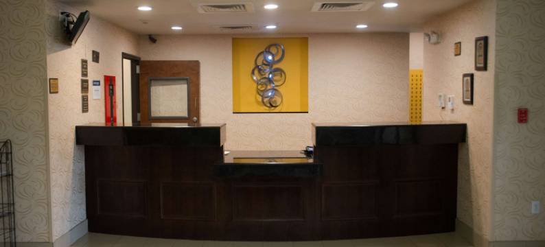 德索托贝斯特韦斯特优质套房酒店(Best Western Plus DeSoto Inn  Suites)图片