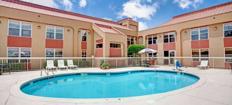 西孟斐斯华美达酒店(Ramada by Wyndham West Memphis)图片