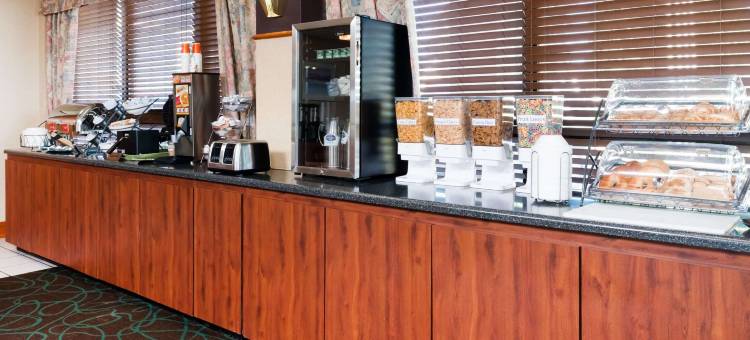 克拉克斯维尔东北呗盟套房酒店(Baymont by Wyndham Clarksville Northeast)图片