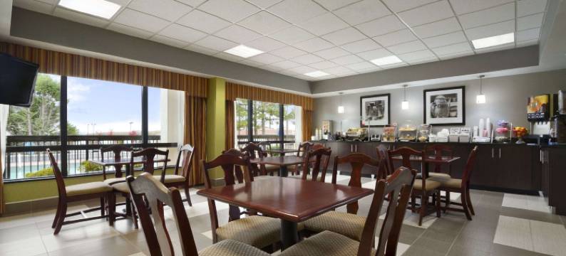 卡尔霍恩速8酒店(Super 8 by Wyndham Calhoun)图片