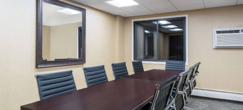 明尼阿波利斯黄金谷华美达酒店(Ramada by Wyndham Minneapolis Golden Valley)图片