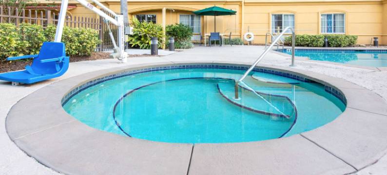 坦帕布兰登摄政公园拉昆塔温德姆套房酒店(La Quinta Inn & Suites by Wyndham Tampa Brandon Regency Park)图片