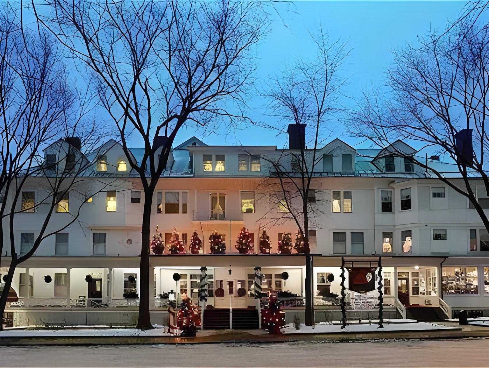 The Red Lion Inn Over view