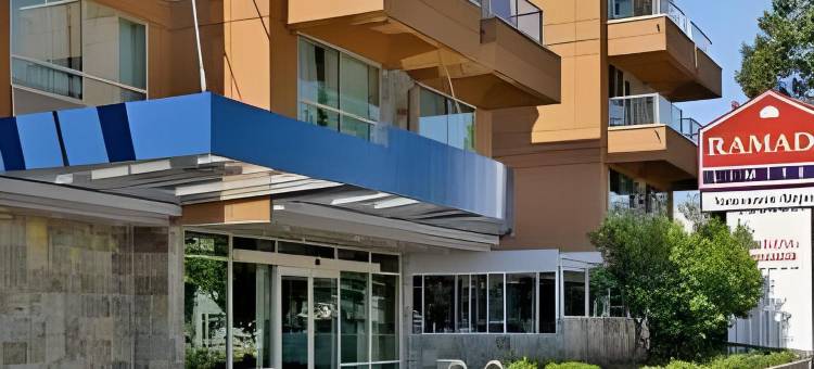 里士满温哥华机场贝斯特韦斯特必住酒店(SureStay by Best Western Richmond Vancouver Airport)图片