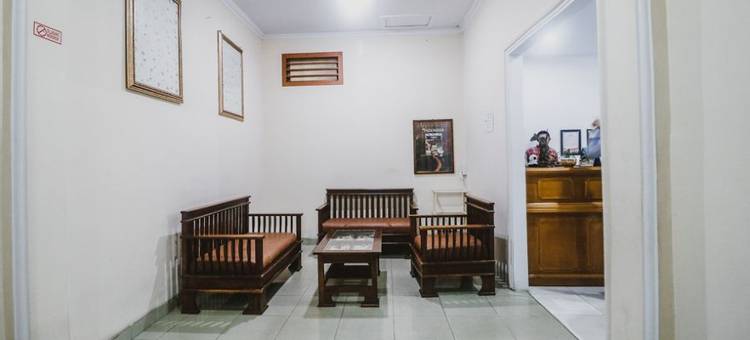 红多兹Plus 酒店-近WTC巴塘哈利商场(RedDoorz Plus Near WTC Batanghari Mall)图片