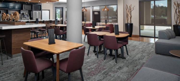 罗利北/三角镇中心万怡酒店(Courtyard Raleigh North/Triangle Town Center)图片