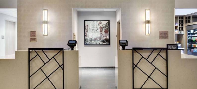芝加哥中途机场希尔顿逸林酒店(Doubletree by Hilton Chicago Midway Airport)图片