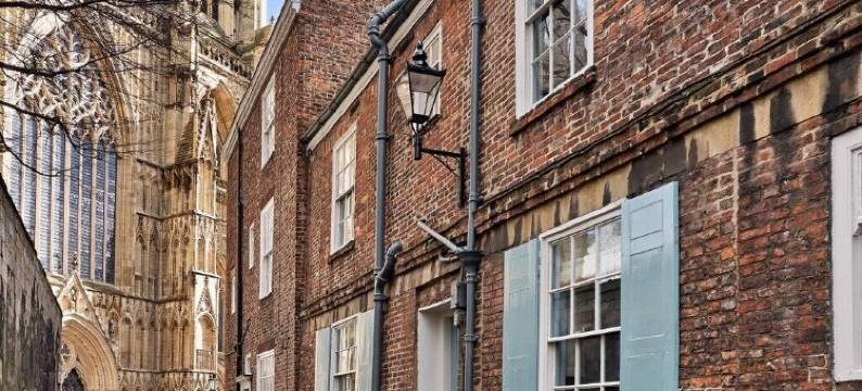 Outstanding historic townhouse in city centre next to York Minster (sleeps 2-8)图片