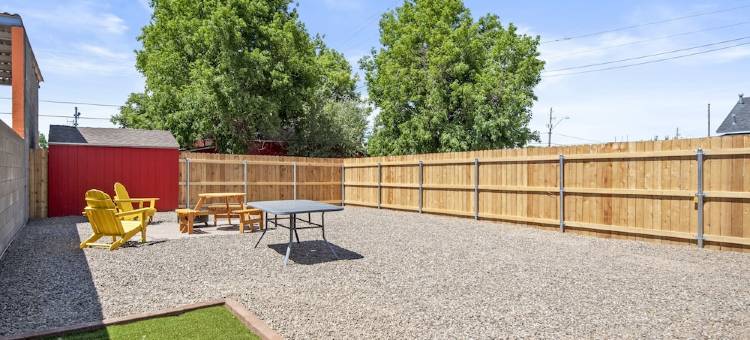 Downtown Blonde Bungalow w/Fully Fenced BIG YARD, AC, W/D, 2 Samsung Smart TVs图片