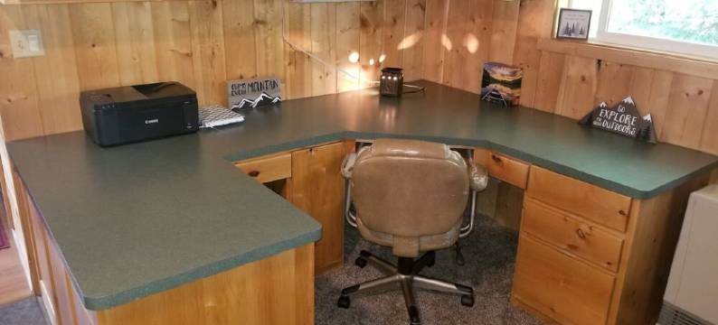 Hot Tub! Cozy beds sleeps 10, Wi-Fi, only 20 miles to West Yellowstone图片