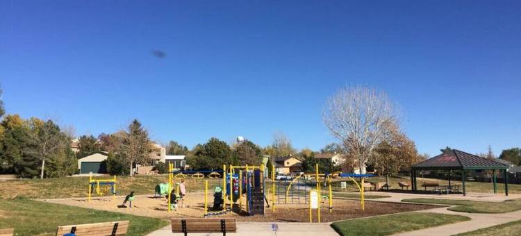 Mountain-View 5BR Retreat: Gym, Hot Tub, BBQ, Firepit, Playground, Sleeps 12图片