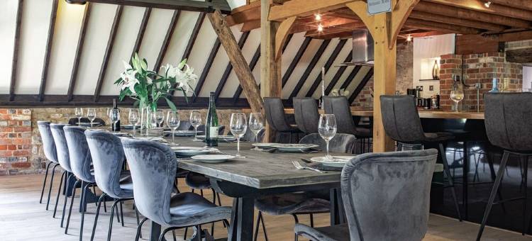 Stunning 6 bedroom converted barn nestled in Souths Downs; 5,000+ sq ft; 9 acres图片