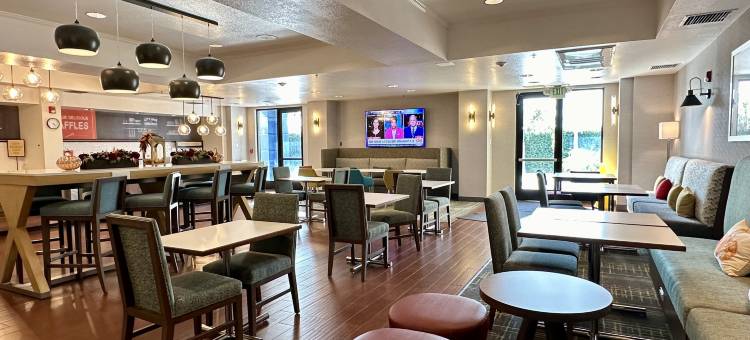 希尔顿欢朋套房酒店-莱思罗普(Hampton Inn & Suites Lathrop)图片