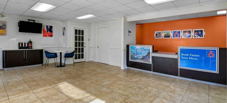 亚特兰大钱布利塔克6号汽车旅馆(Motel 6 Atlanta, GA)图片