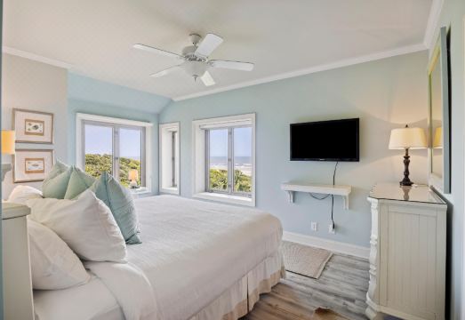 Ocean View and Luxury Furnishings - Exquisite Island Escape Hotel Overview