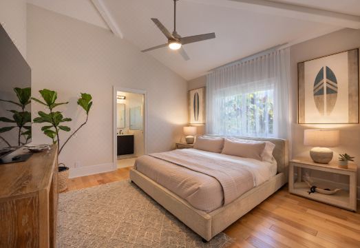 Expansive Lanai with Stunning Mountain Views - Serene Oasis Hotel Overview