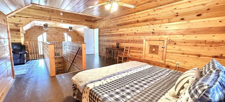 Vaulted Ceilings and Covered Porch Escape - Rustic Mountain Retreat图片