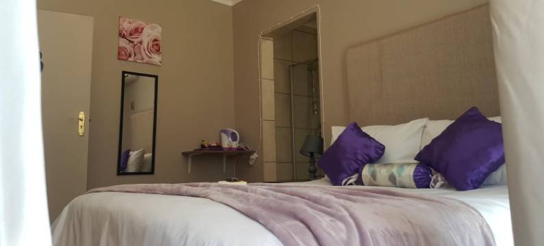 豪华高地旅馆(Luxury Heights Bed and Breakfast- Pool Ready for Use)图片