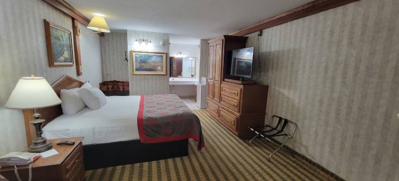 萨吉诺华美达套房酒店(Ramada by Wyndham Saginaw Hotel & Suites)图片