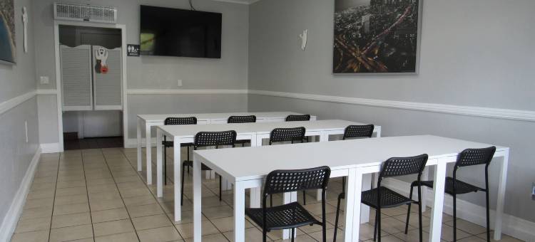 阿纳海姆卡普里套房酒店(Capri Suites Anaheim)图片