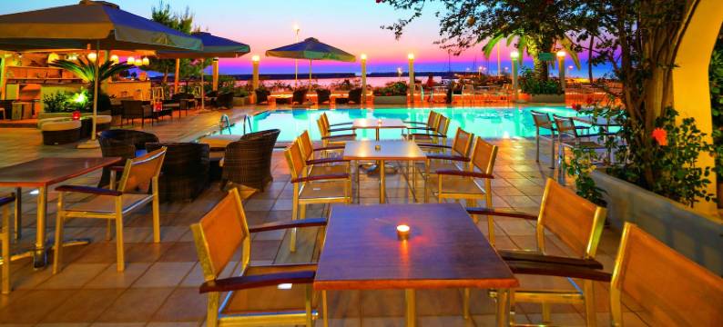 凯帕伊萨海滩酒店(Kyparissia Beach Hotel)图片