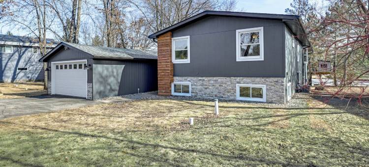 船坞、热水浴缸和甲板：尼库萨湖畔之家(Boat Dock, Hot Tub & Deck: Lakefront Nekoosa Home!)图片