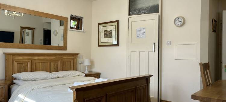 希思罗奥克伍德民宿(Oakwood Bed and Breakfast Heathrow)图片