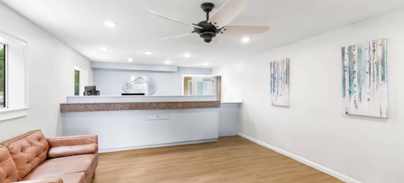 莱克兰北 I-4 郊区开放式客房(Suburban Studios Lakeland North I-4)图片