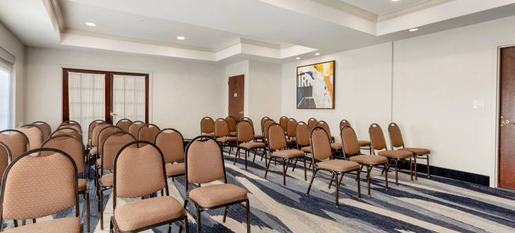 东布朗士维克南河舒适套房酒店(Comfort Suites East Brunswick - South River)图片