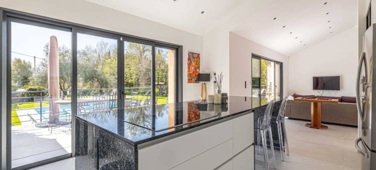 Modern Villa with Heated Pool and Garden图片