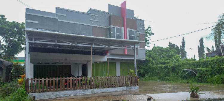 红门酒店-拉邦安班达拉萨姆拉图兰吉马纳多(RedDoorz at Lapangan Bandara Sam Ratulangi Manado)图片