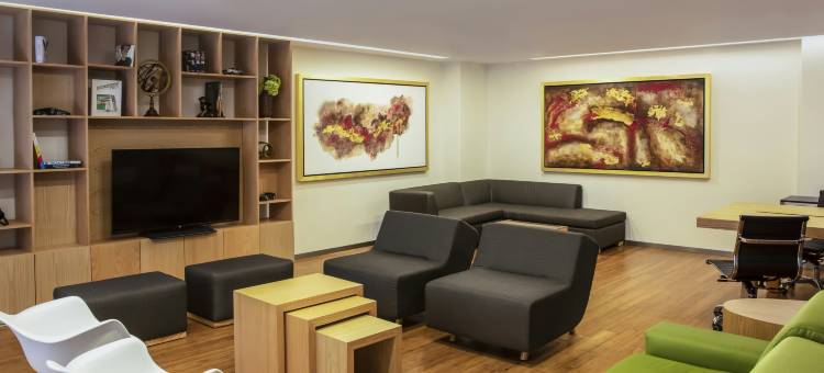 塞拉亚加莱里亚斯假日酒店(Fiesta Inn Celaya Galerias)图片