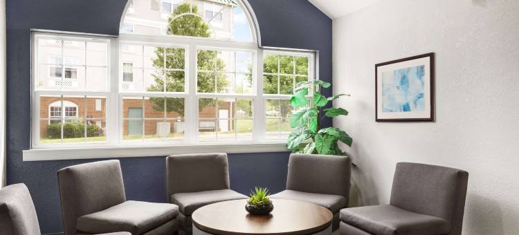 Microtel Inn & Suites by Wyndham Louisville East图片