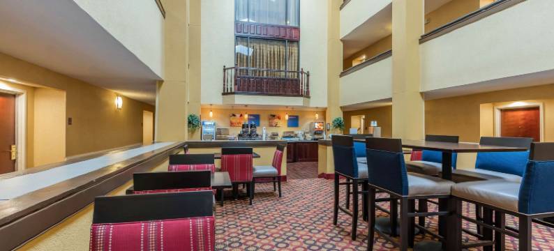 贾斯珀78号公路西舒适套房酒店(Comfort Inn & Suites Jasper Hwy 78 West)图片