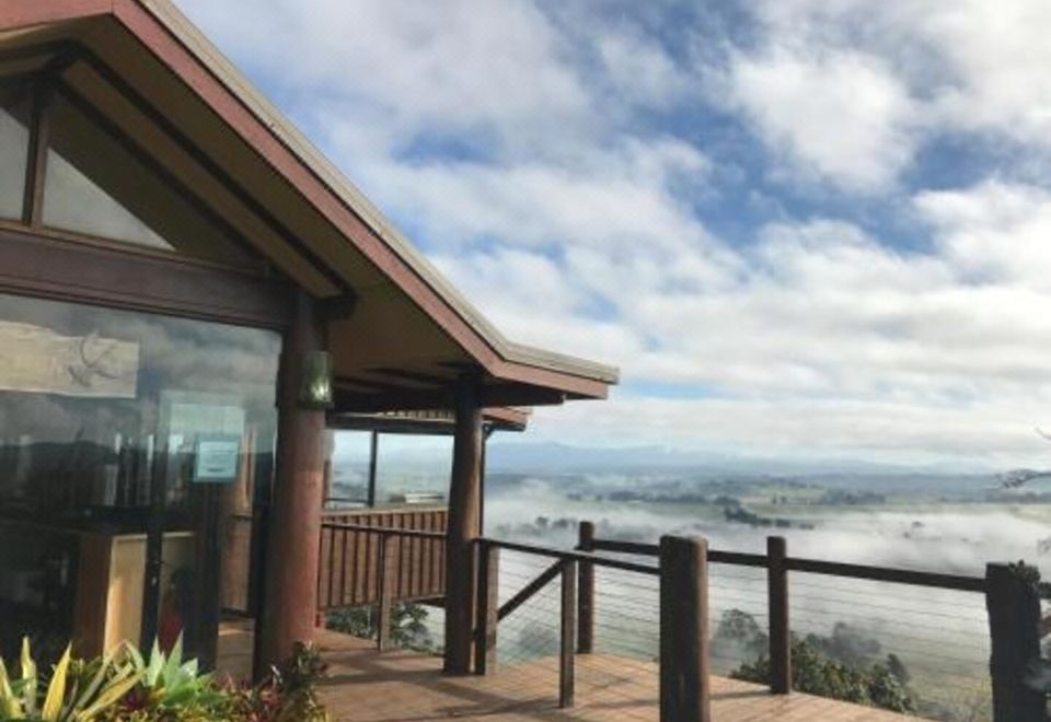 Mt Quincan Crater Retreat Hotel Overview