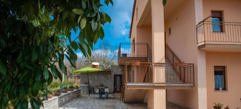 三卧室家庭公寓(Three-Bedroom Family Apartment)图片