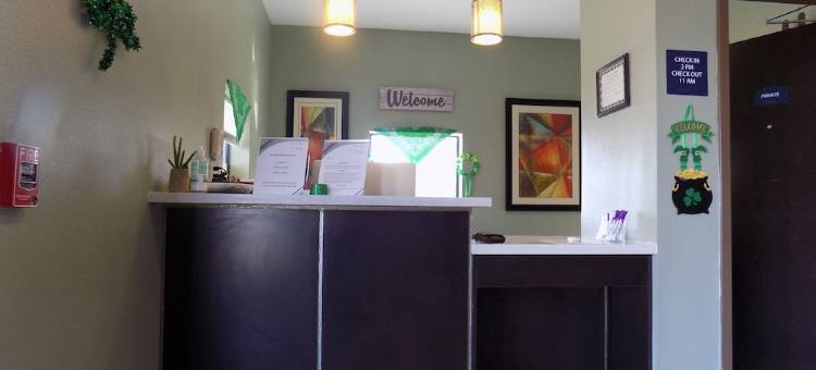 OYO 近沙纳 TX 的莫尔顿旅馆及套房(Moulton Inn &  Suites by OYO Near Shiner TX)图片