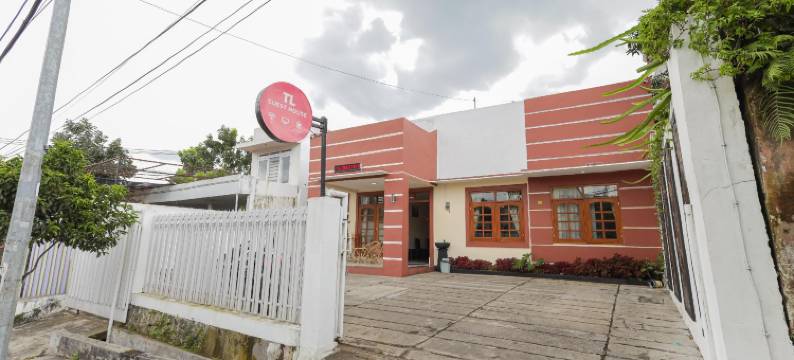 巴都苏普拉特曼WR红多兹酒店(RedDoorz at WR Supratman Batu)图片