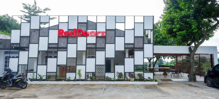 红多兹酒店-近三宝垄武吉萨里(RedDoorz Near Bukitsari Semarang)图片