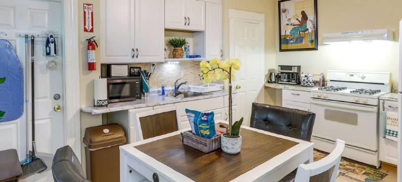 迷人的沃特伯里宝石配有智能电视，靠近滑雪场！(Charming Waterbury Gem w/ Smart TVs Near Skiing!)图片