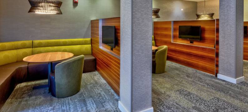 芝加哥圣查尔斯万怡酒店(Courtyard Chicago St. Charles)图片