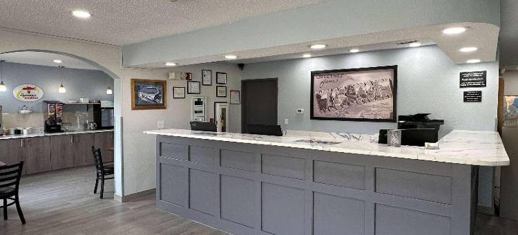 格林贝I-43巴士公园速8酒店(Super 8 by Wyndham Green Bay I-43 Bus. Park)图片