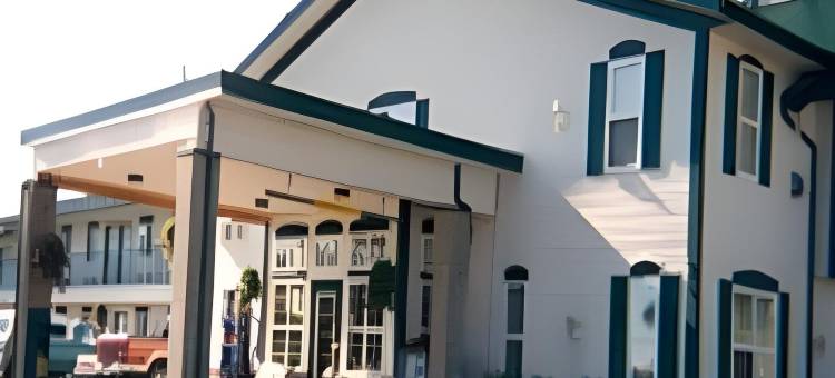 一百哩速8酒店(Super 8 by Wyndham 100 Mile House)图片