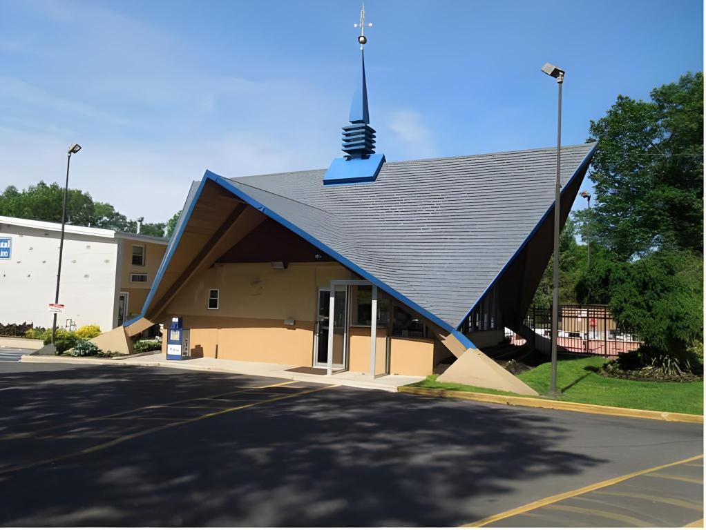 Crystal Inn - NeptuneOver view