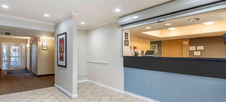 芝加哥韦斯特蒙特奥克布鲁克美国长住精选套房酒店(Extended Stay America Select Suites - Chicago - Westmont - Oak Brook)图片