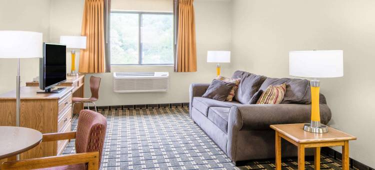 西弗吉尼亚惠灵温德姆速8酒店(Super 8 by Wyndham Wheeling WV)图片