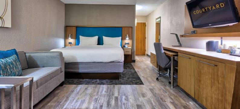 汉普顿体育馆中央万怡酒店(Courtyard Hampton Coliseum Central)图片