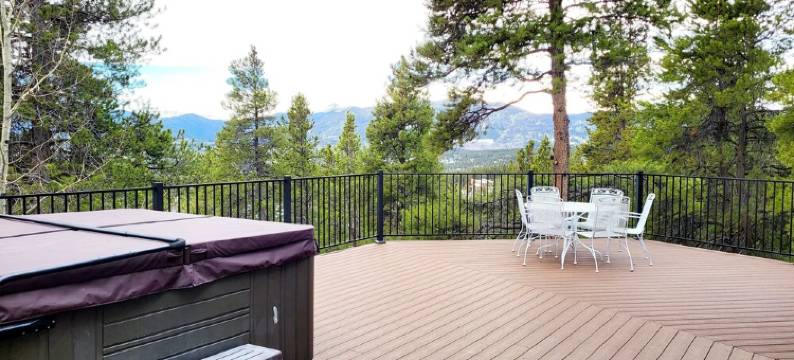 WinterPark Chalet-3br/2ba. 2decks/hottub/mtn views. Skiing/Hiking/Biking nearby.图片