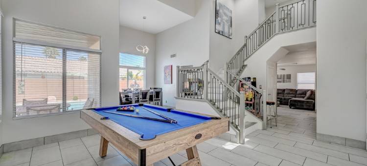 Cozy 5-Bedroom Oasis Near the Strip: Arcades, Pool, and BBQ Haven!图片