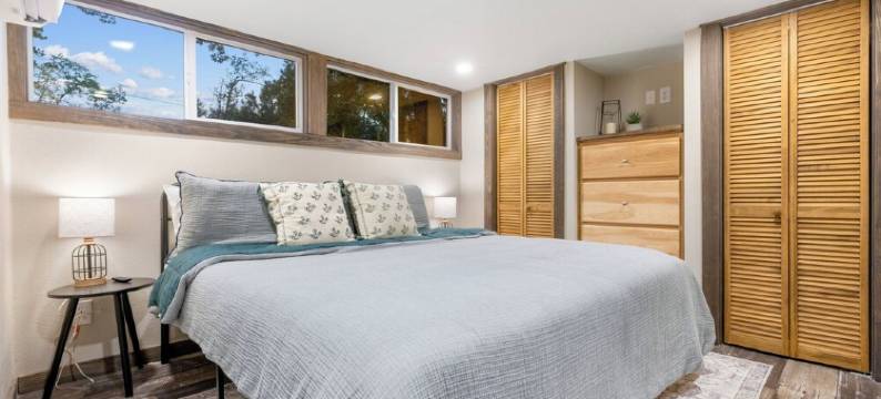 Luxury Tiny Home with private sand beach lake access and Hot Tub图片